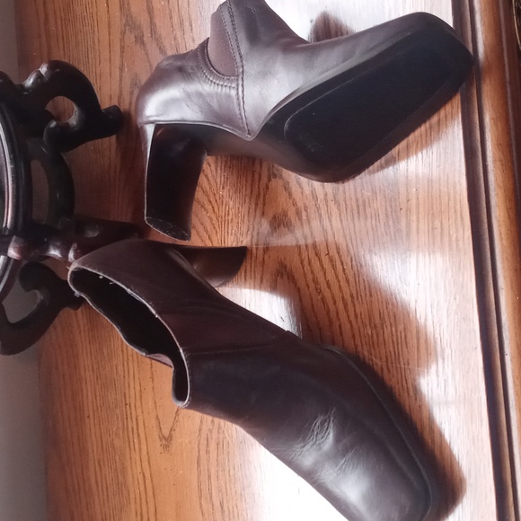 Apostrophe ankle boot heels. - Picture 2 of 5